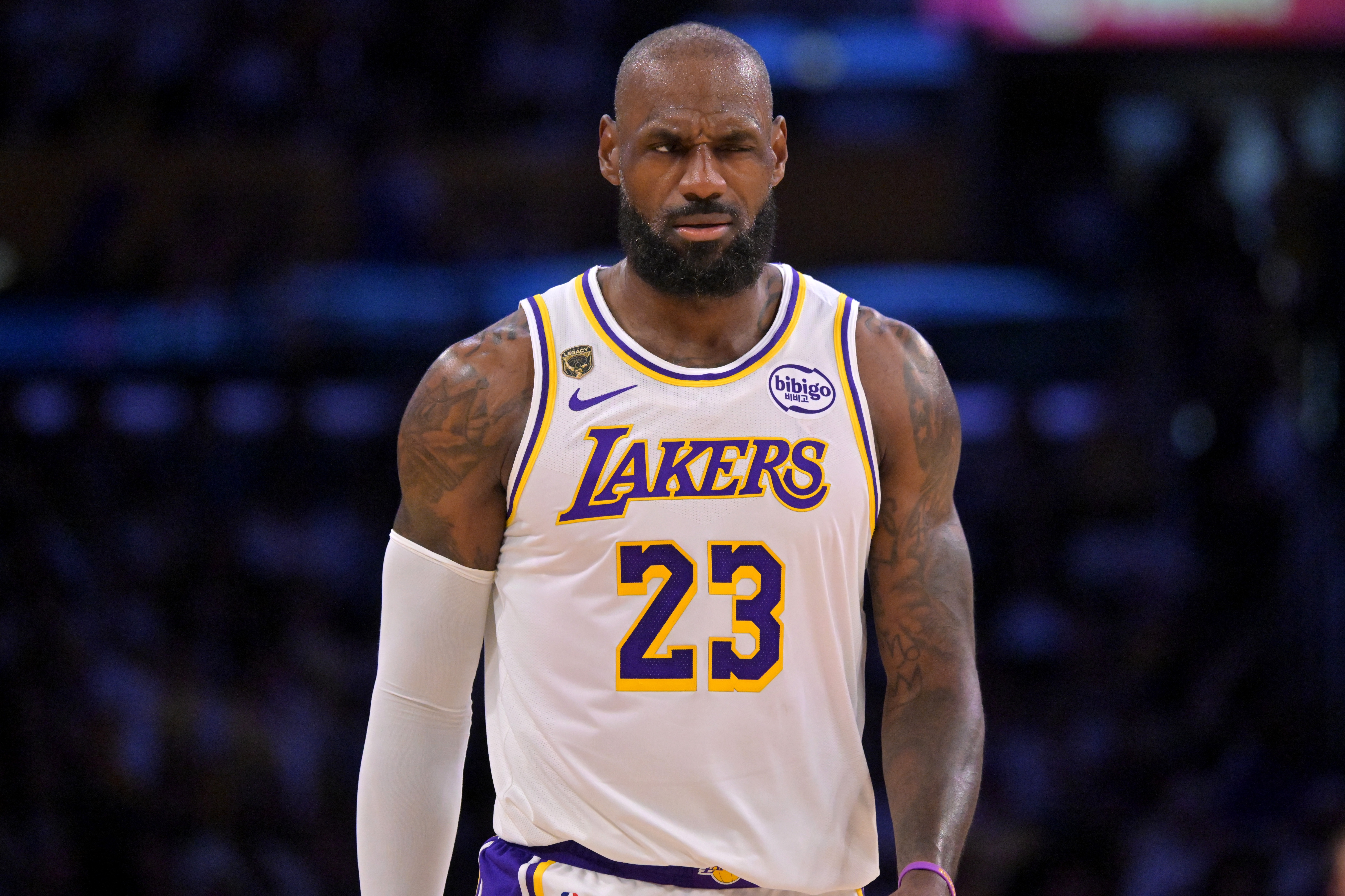 ESPN曝詹姆斯团队不满湖人:得东契奇后疑遭排挤,纪念球风波成导火索 ESPN曝詹姆斯团队不满湖人:得东契奇后疑遭排挤,纪念球风波成导火索