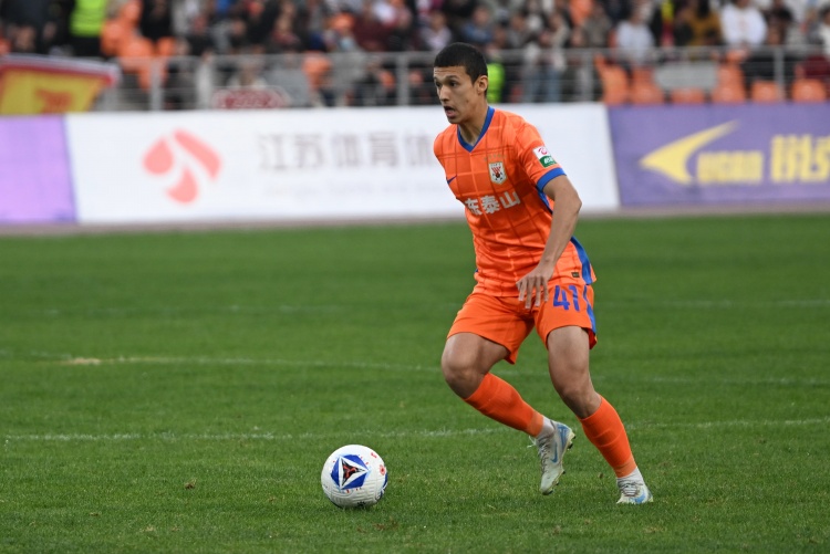 泰山3-3三镇：依木兰陈泽仕中场连线难救主，单场4丢球已成顽疾